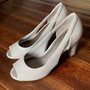 Like new Life Stride heels